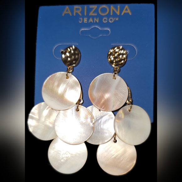 Shell Earrings - Picture 1 of 2